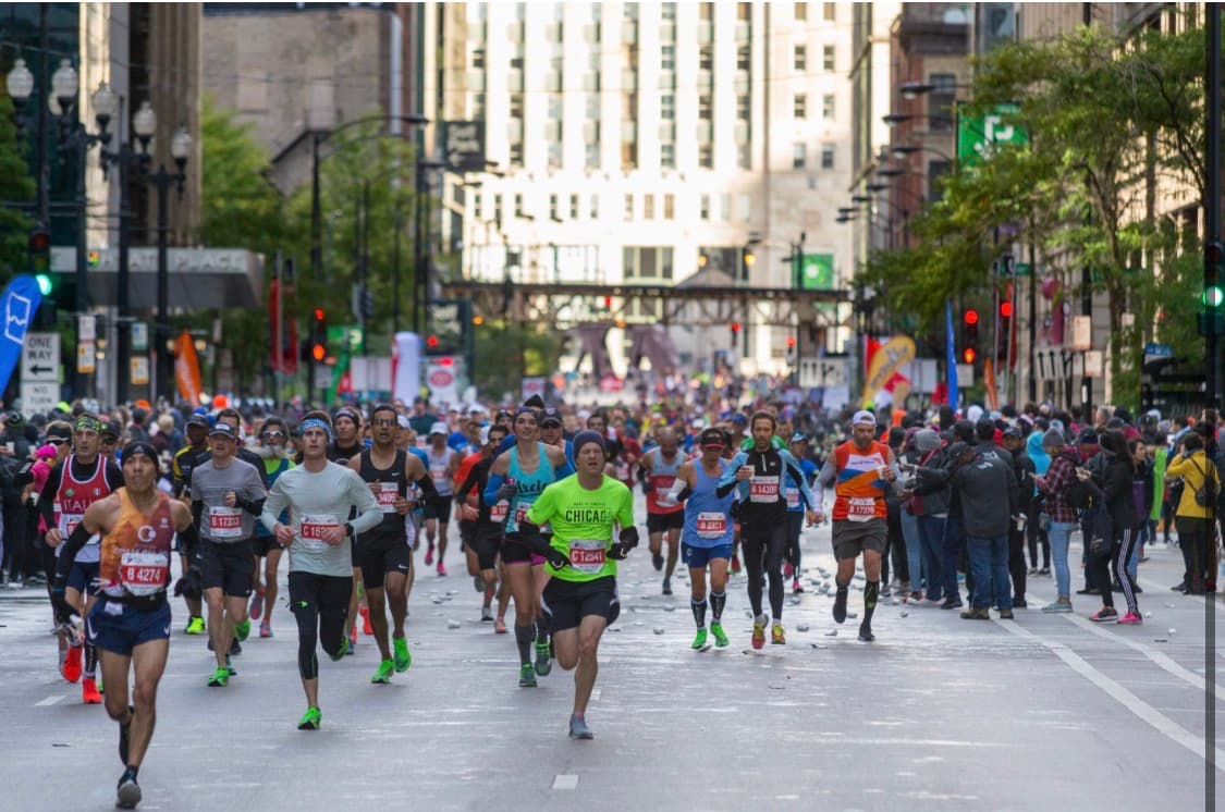 Photo: Kenneth C. Zirkel, CC BY 4.0 (https://creativecommons.org/licenses/by/4.0/), via Wikimedia Commons (https://commons.wikimedia.org/wiki/File:2019_Chicago_Marathon.jpg)