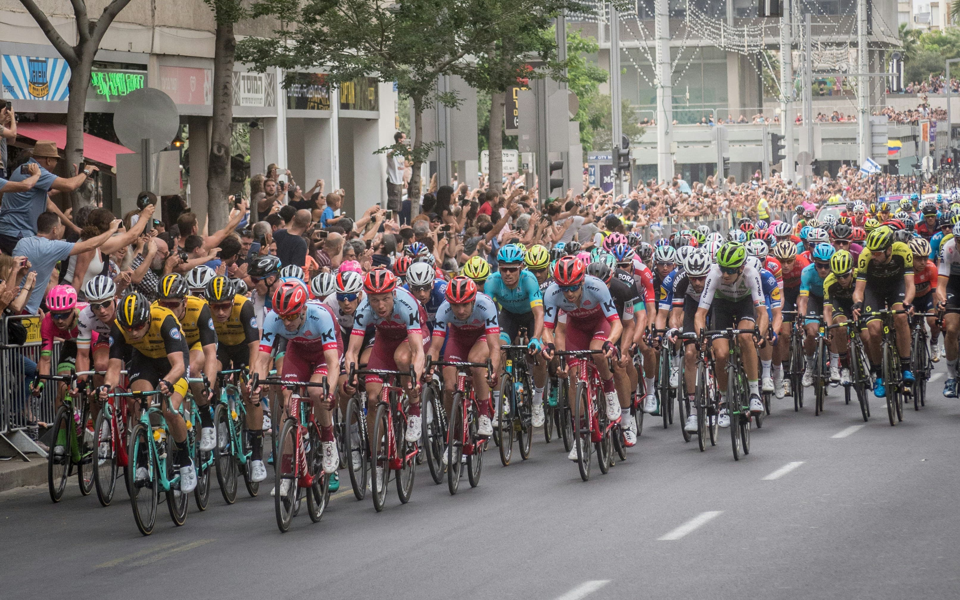 Giro d'Italia 2026 Stages 8-9: Vingegaard Unstoppable, Eulalio Clings to Pink